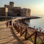 Le Castella: vista su un angolo del Castello Aragonese sul mare