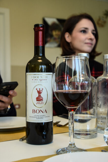 Bottiglia di vino con calice