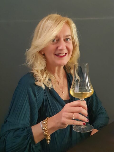 Curriculum Isabella Radaelli con Champagne